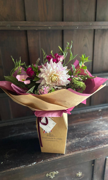 A Moon of Blooms - A month of weekly beautiful bouquets - (4 bouquets) delivered